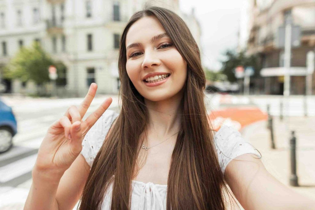 žena co si fotí selfie